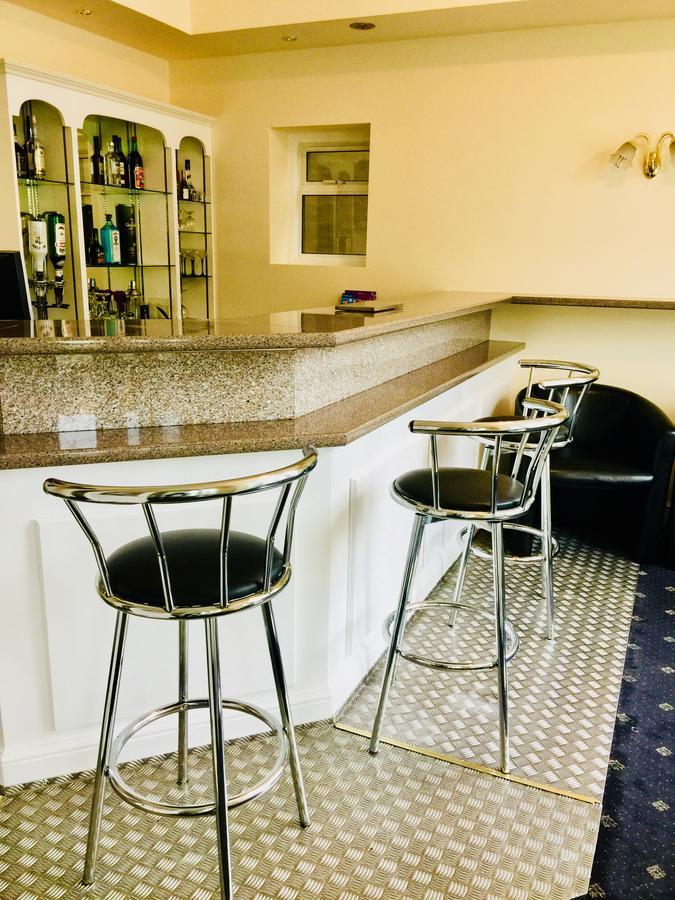 Trevelyan Hotel Илфорд Екстериор снимка