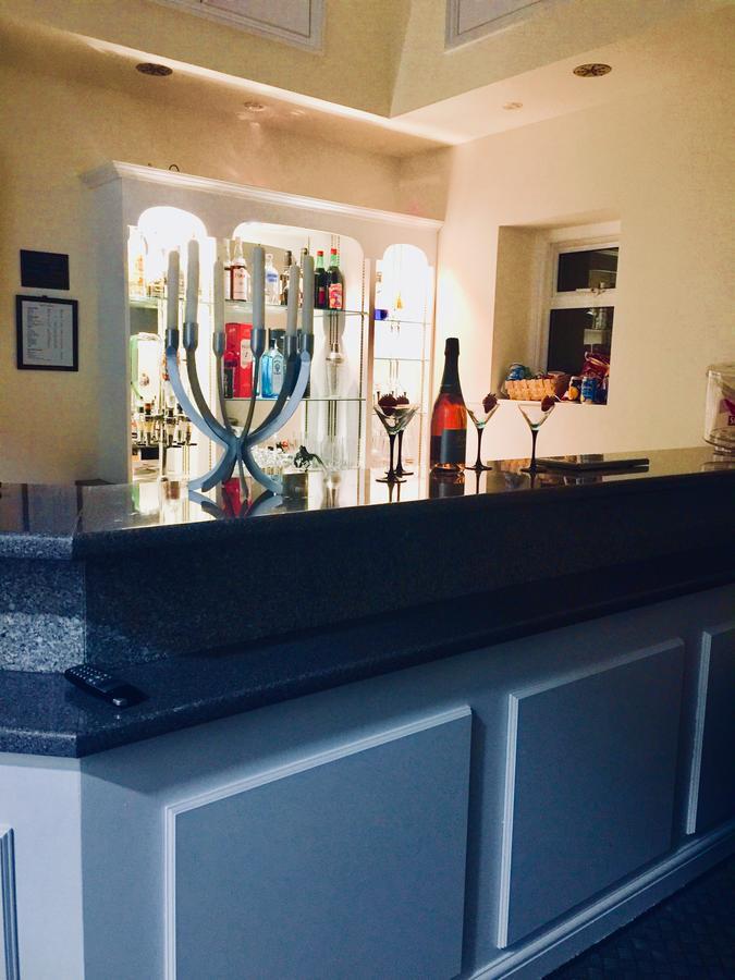 Trevelyan Hotel Илфорд Екстериор снимка