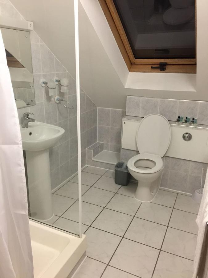 Trevelyan Hotel Илфорд Екстериор снимка