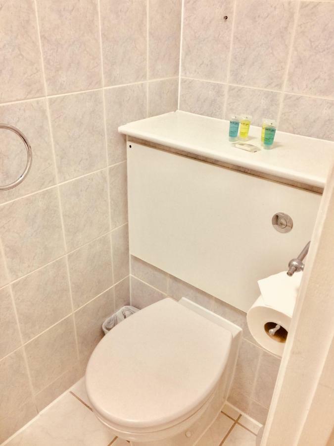 Trevelyan Hotel Илфорд Екстериор снимка