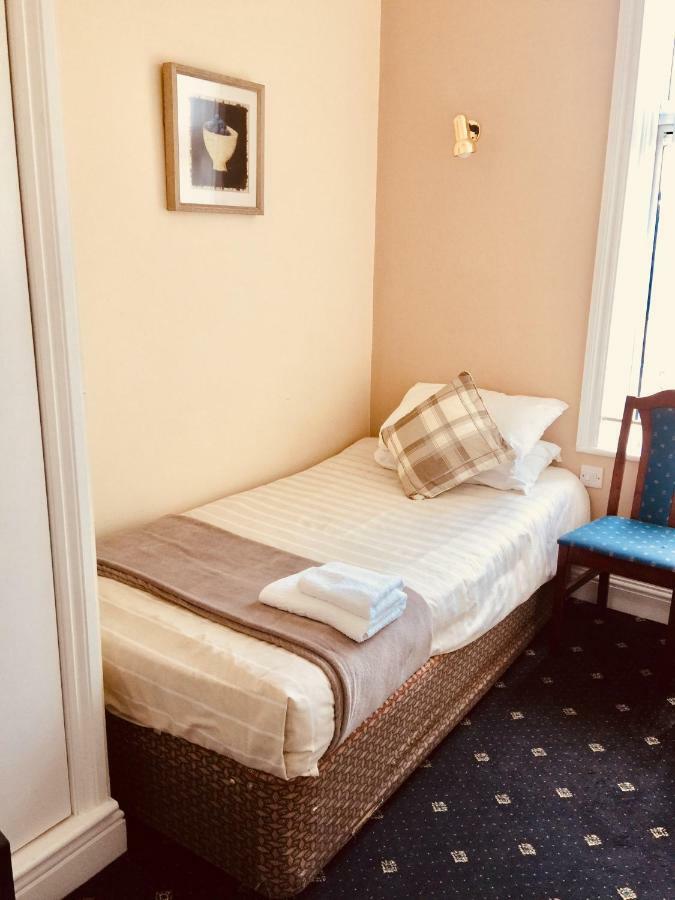 Trevelyan Hotel Илфорд Екстериор снимка