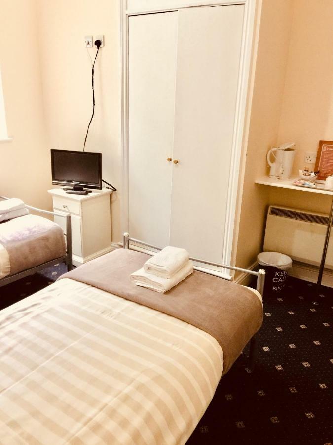 Trevelyan Hotel Илфорд Екстериор снимка