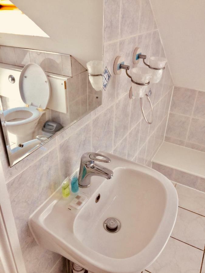 Trevelyan Hotel Илфорд Екстериор снимка