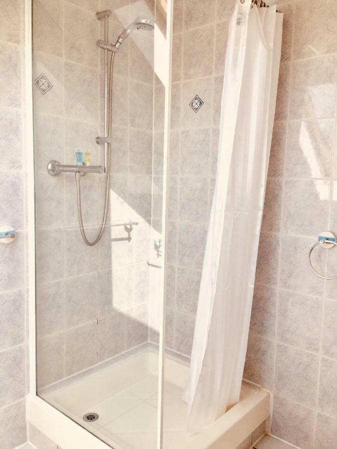 Trevelyan Hotel Илфорд Екстериор снимка