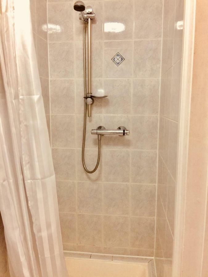Trevelyan Hotel Илфорд Екстериор снимка