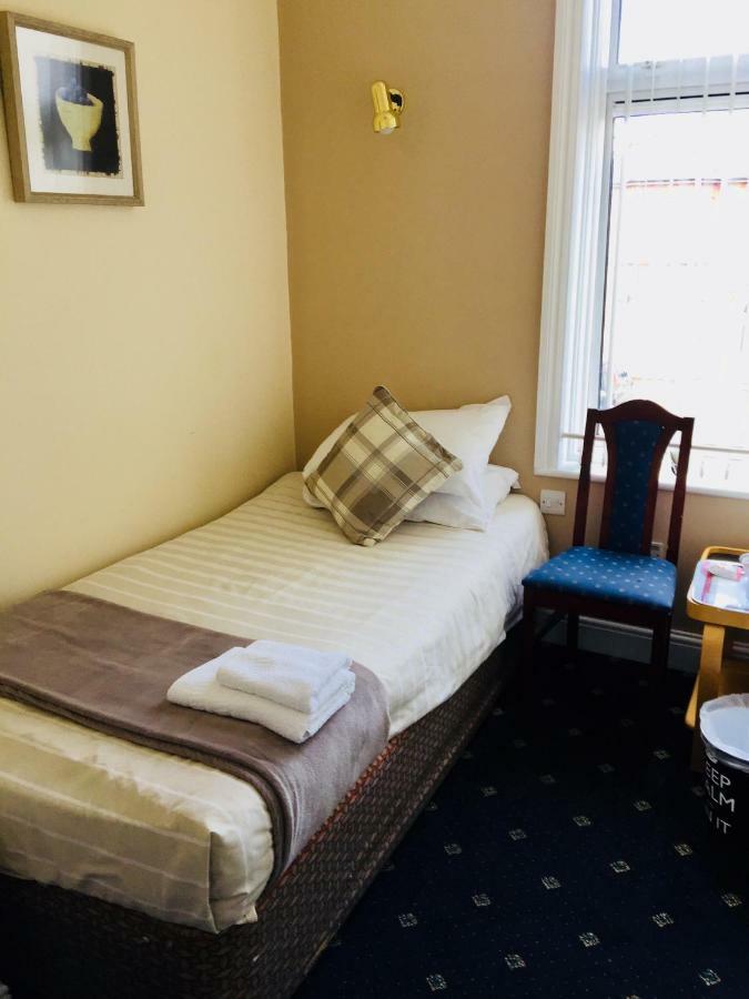 Trevelyan Hotel Илфорд Екстериор снимка