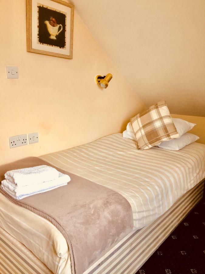 Trevelyan Hotel Илфорд Екстериор снимка